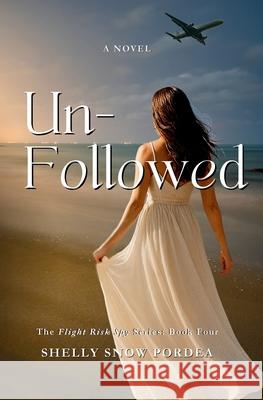Unfollowed: A Flight Risk Spy Romance: Book Four Shelly Sno Halley Kim 9781962417228 Little Black Book Publishing - książka