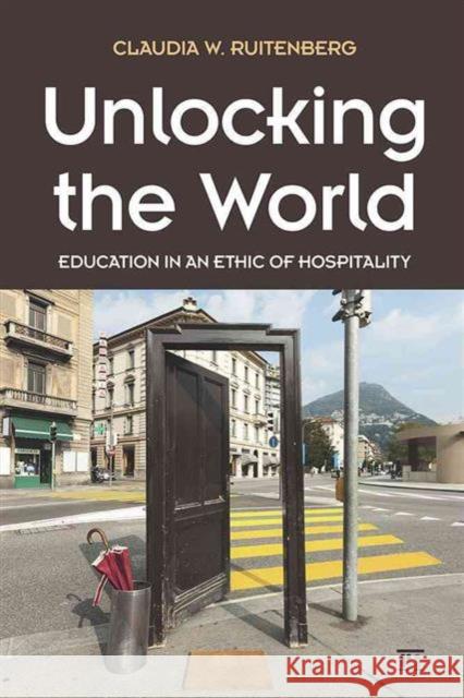 Unlocking the World: Education in an Ethic of Hospitality Ruitenberg, Claudia W. 9781612057804 Paradigm Publishers - książka