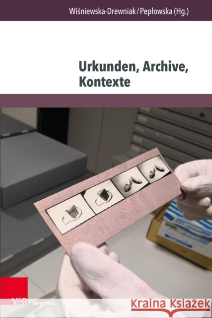 Urkunden, Archive, Kontexte  9783847114727 V&R unipress GmbH - książka