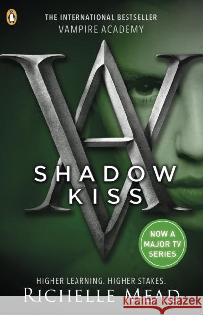 Vampire Academy: Shadow Kiss (book 3) Richelle Mead 9780141328553 Penguin Random House Children's UK - książka