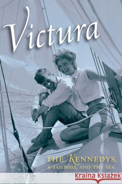 Victura: The Kennedys, a Sailboat, and the Sea James W. Graham 9781611688658 Foreedge - książka