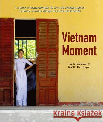 Vietnam Moment Brenda Paik Sunoo Ton Thi Thu Nguyet 9788991913547 Seoul Selection - książka