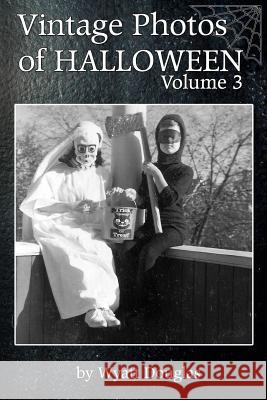 Vintage Halloween Photos Volume 3 Wyatt Douglas 9781729732519 Createspace Independent Publishing Platform - książka