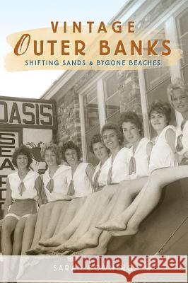 Vintage Outer Banks: Shifting Sands & Bygone Beaches Sarah Downing 9781540218940 History Press Library Editions - książka