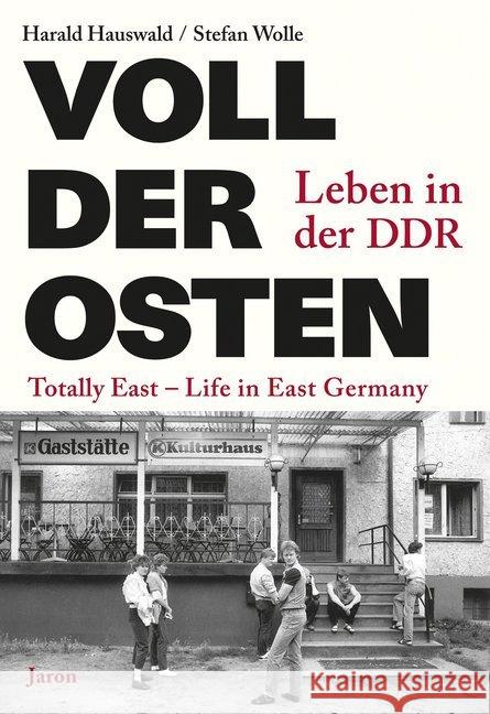 Voll der Osten / Totally East : Leben in der DDR / Life in East Germany Hauswald, Harald; Wolle, Stefan 9783897738560 Jaron Verlag - książka