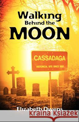 Walking Behind the Moon Elizabeth Owens 9781466360648 Createspace - książka