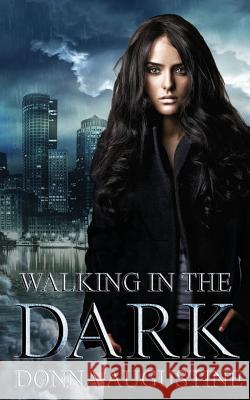 Walking in the Dark: Ollie Wit, Book Two Donna Augustine 9781945946028 Strong Hold Publishing - książka