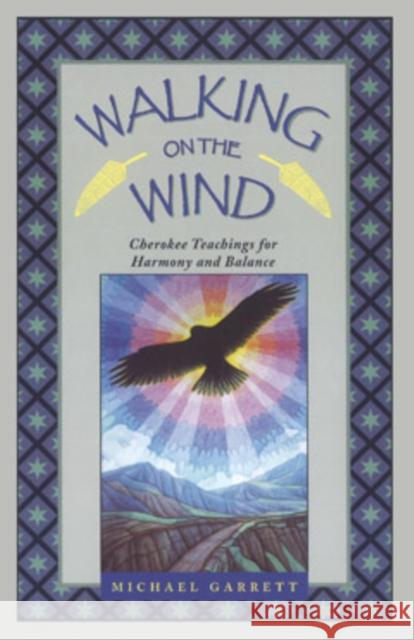 Walking on the Wind: Cherokee Teachings for Harmony and Balance Garrett, Michael Tlanusta 9781879181496 Bear & Company - książka