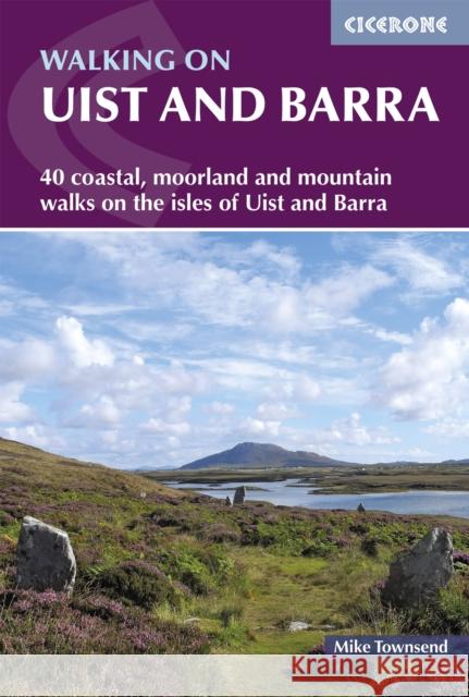 Walking on Uist and Barra: 40 coastal, moorland and mountain walks on all the isles of Uist and Barra Mike Townsend 9781786311443 Cicerone Press - książka