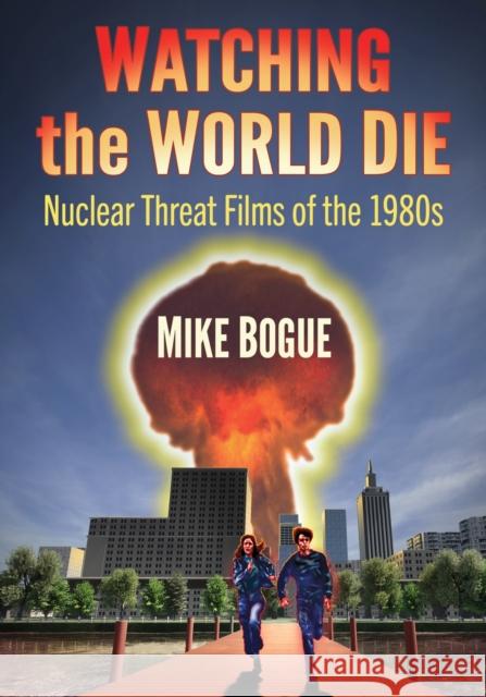 Watching the World Die Mike Bogue 9781476691015 McFarland & Co  Inc - książka