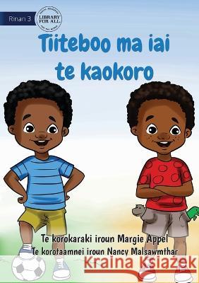 We Are The Same But Different - Tiiteboo ma iai te kaokoro (Te Kiribati) Margie Appel Nancy Malsawmthar  9781922844859 Library for All - książka