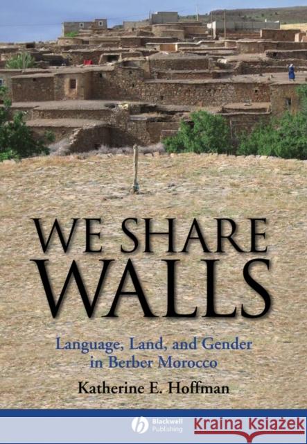 We Share Walls: Language, Land, and Gender in Berber Morocco Hoffman, Katherine E. 9781405154208 Blackwell Publishers - książka