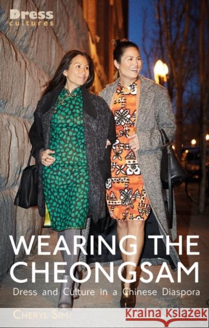 Wearing the Cheongsam: Dress and Culture in a Chinese Diaspora Cheryl Sim Elizabeth Wilson Reina Lewis 9781350238060 Bloomsbury Visual Arts - książka