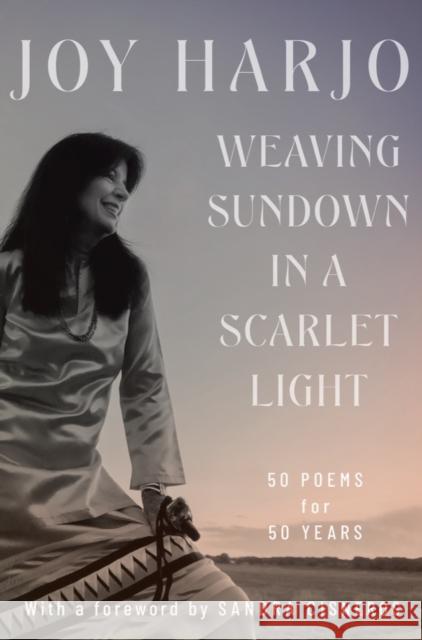 Weaving Sundown in a Scarlet Light: Fifty Poems for Fifty Years Joy Harjo Sandra Cisneros 9781324036487 W. W. Norton & Company - książka