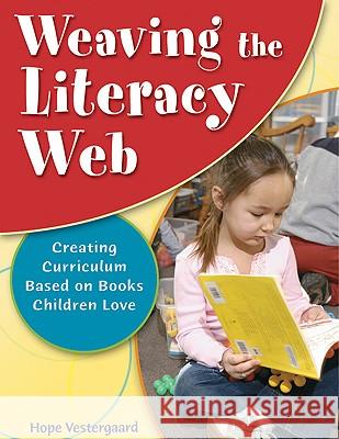 Weaving the Literacy Web : Creating Curriculum Based on Books Children Love Hope Vestergaard 9781929610709 Redleaf Press - książka