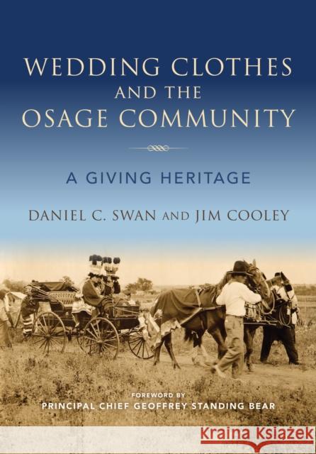 Wedding Clothes and the Osage Community: A Giving Heritage  9780253043016 Indiana University Press - książka