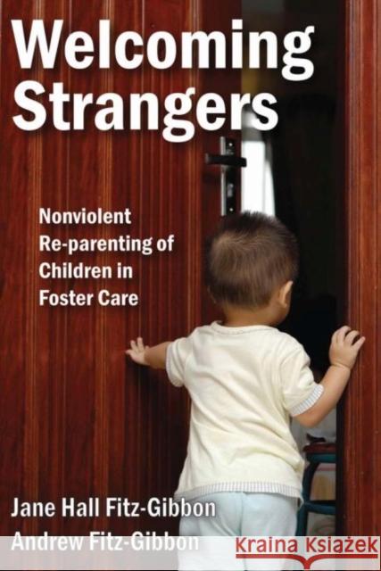 Welcoming Strangers: Nonviolent Re-Parenting of Children in Foster Care Jane Fitz-Gibbon Andrew Fitz-Gibbon 9781412862769 Transaction Publishers - książka