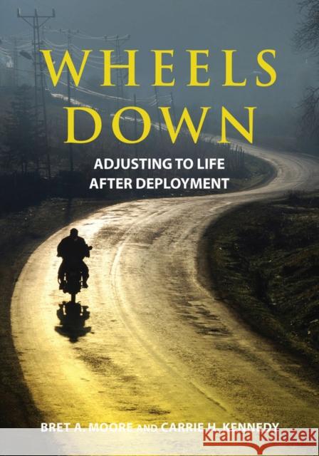 Wheels Down: Adjusting to Life After Deployment Moore, Bret A. 9781433808722 American Psychological Association (APA) - książka