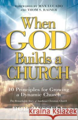 When God Builds a Church Bob Russell Rusty Russell 9781501125256 Howard Books - książka