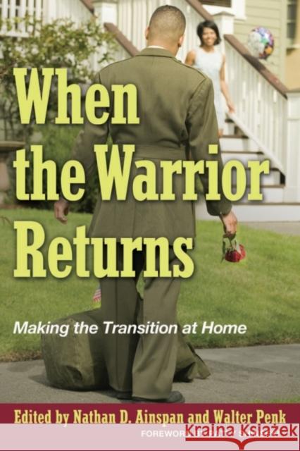 When the Warrior Returns: Making the Transition at Home Ainspan, Nathan D. 9781612510903 US Naval Institute Press - książka
