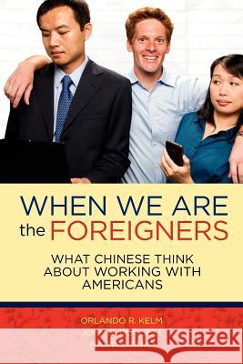 When we are the foreigners: What Chinese think about working with Americans Doggett, John N. 9781463503680 Createspace - książka