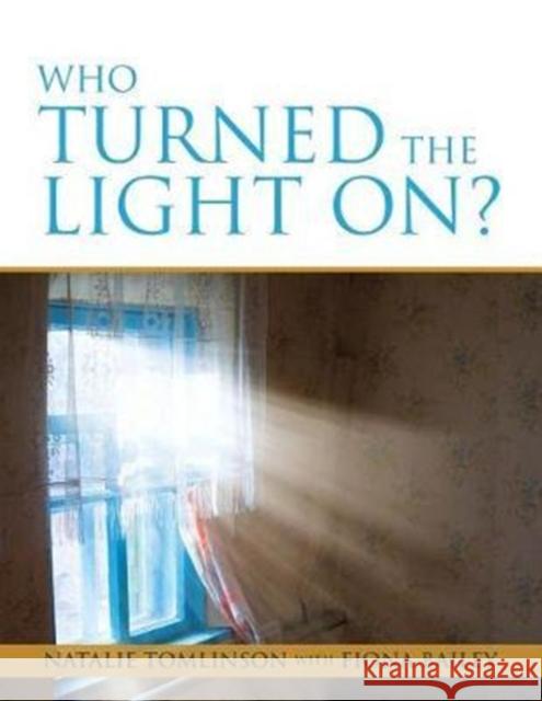 Who Turned the Light On? Natalie Tomlinson 9781532020254 iUniverse - książka