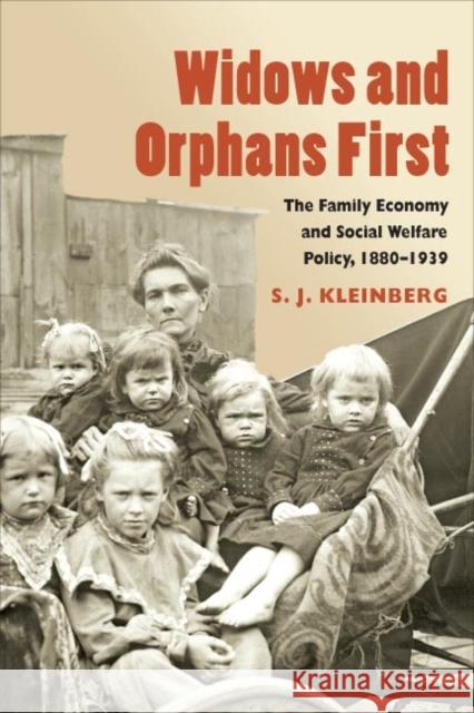 Widows and Orphans First: The Family Economy and Social Welfare Policy, 1880-1939 S. J. Kleinberg 9780252030208 University of Illinois Press - książka