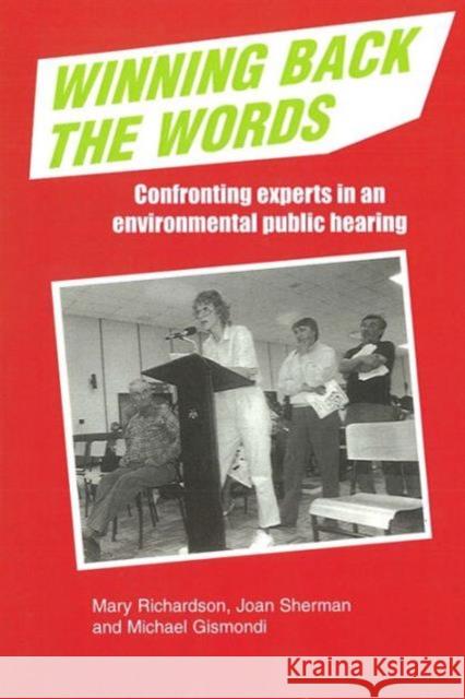 Winning Back the Words Mike Gismondi 9780920059173 Garamond Press - książka