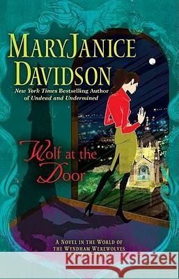 Wolf at the Door MaryJanice Davidson 9780425243114 Berkley Publishing Group - książka