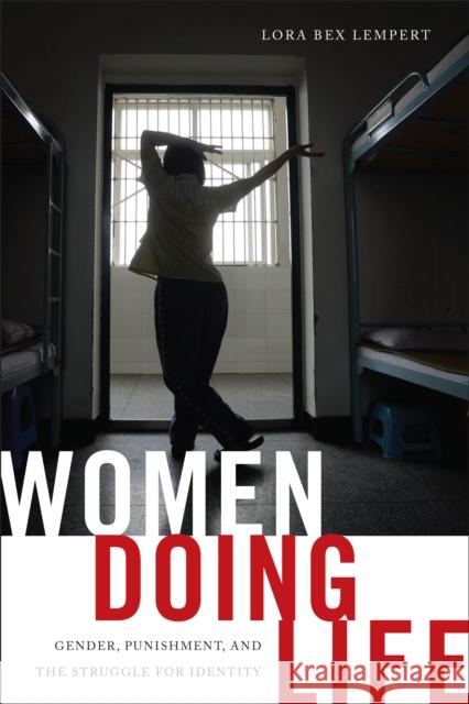 Women Doing Life: Gender, Punishment and the Struggle for Identity Lora Lempert 9781479866038 New York University Press - książka