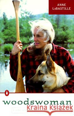 Woodswoman: Young Ecologist Meets Challenge Living Alone Adirondack Wilderness Anne Labastille 9780140153347 Penguin Books - książka