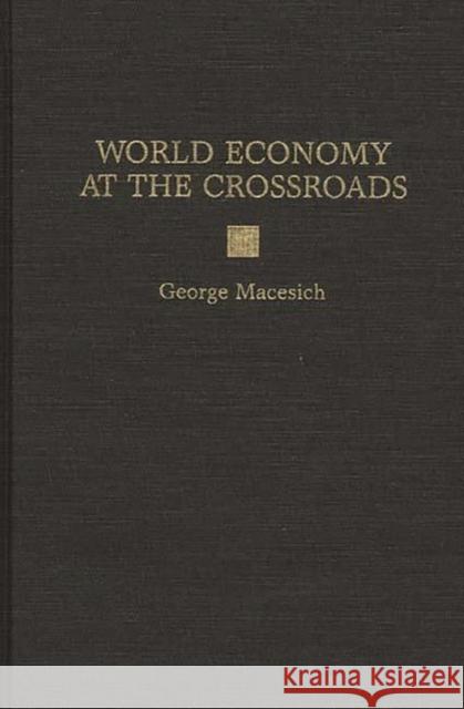 World Economy at the Crossroads George Macesich 9780275959029 Praeger Publishers - książka