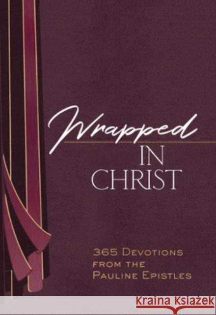 Wrapped in Christ: 365 Devotions from the Pauline Epistles Brian Simmons 9781424563685 Broadstreet Publishing - książka