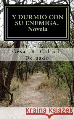 Y durmio con su enemiga Cabral-Delgado, Cesar R. 9781500290924 Createspace - książka