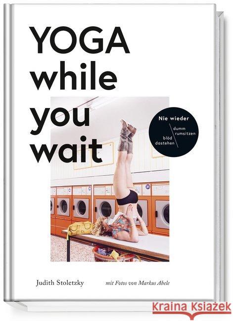 Yoga while you wait Stoletzky, Judith 9783954531479 Becker-Joest-Volk - książka