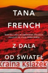 Z dala od świateł Tana French 9788382154146 Albatros - książka